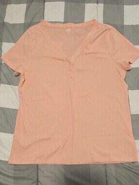 XL GAP Peach Short-Sleeve V-Neck Henley Tee